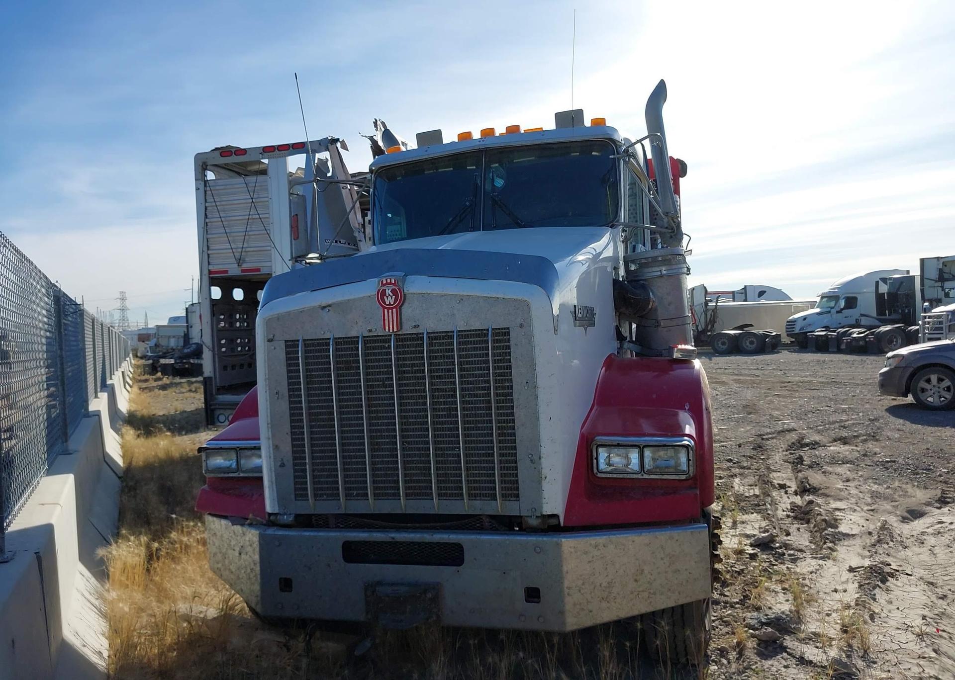 2005 KENWORTH CONSTRUCTION T800