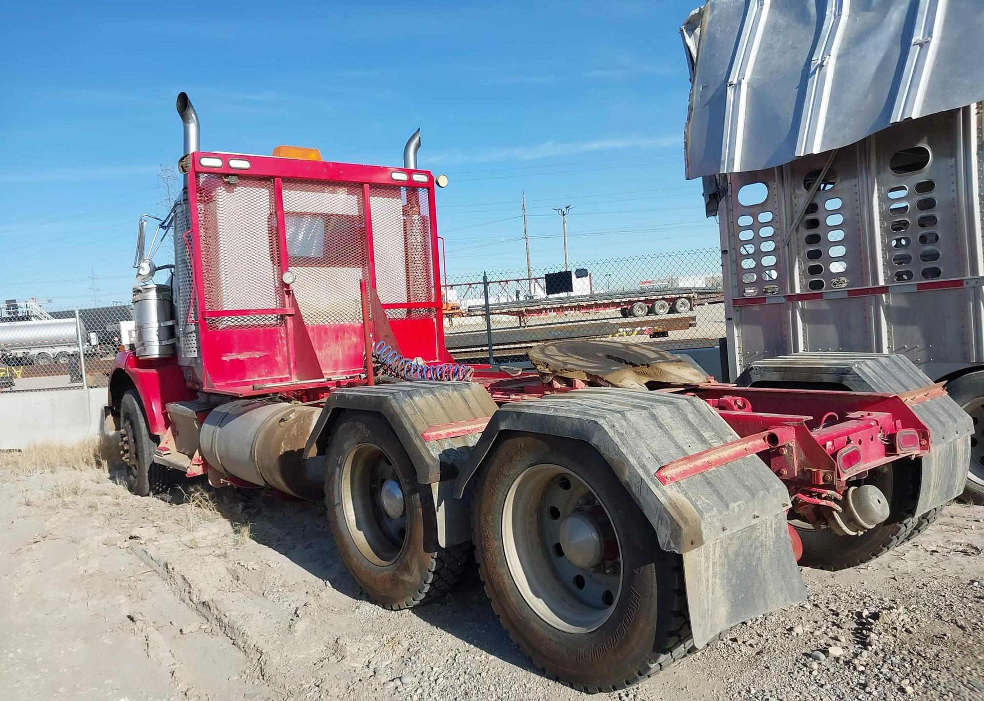 2005 KENWORTH CONSTRUCTION T800