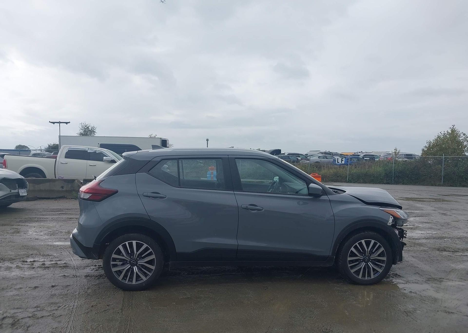 2025 NISSAN KICKS PLAY SV