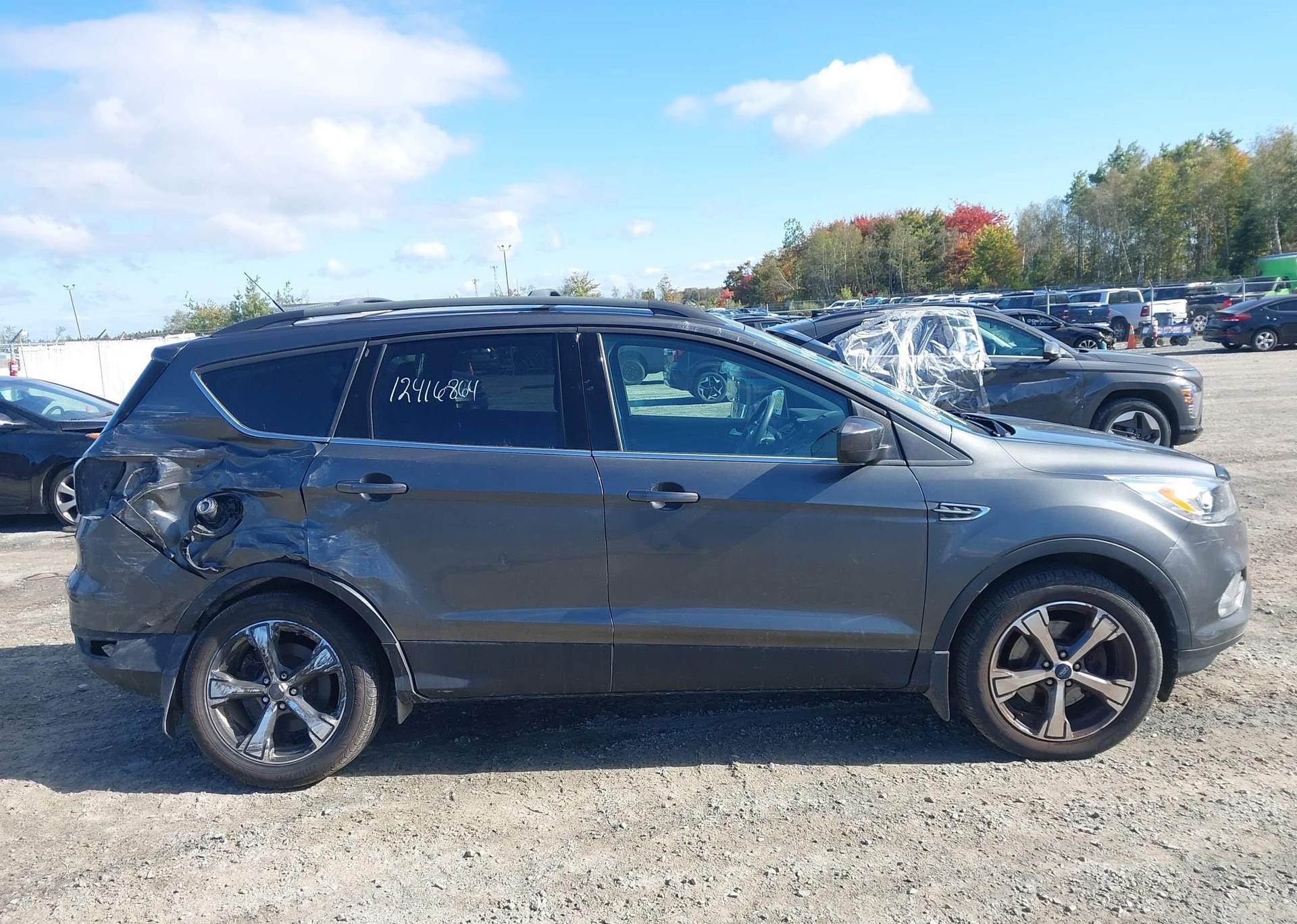 2017 FORD ESCAPE SE