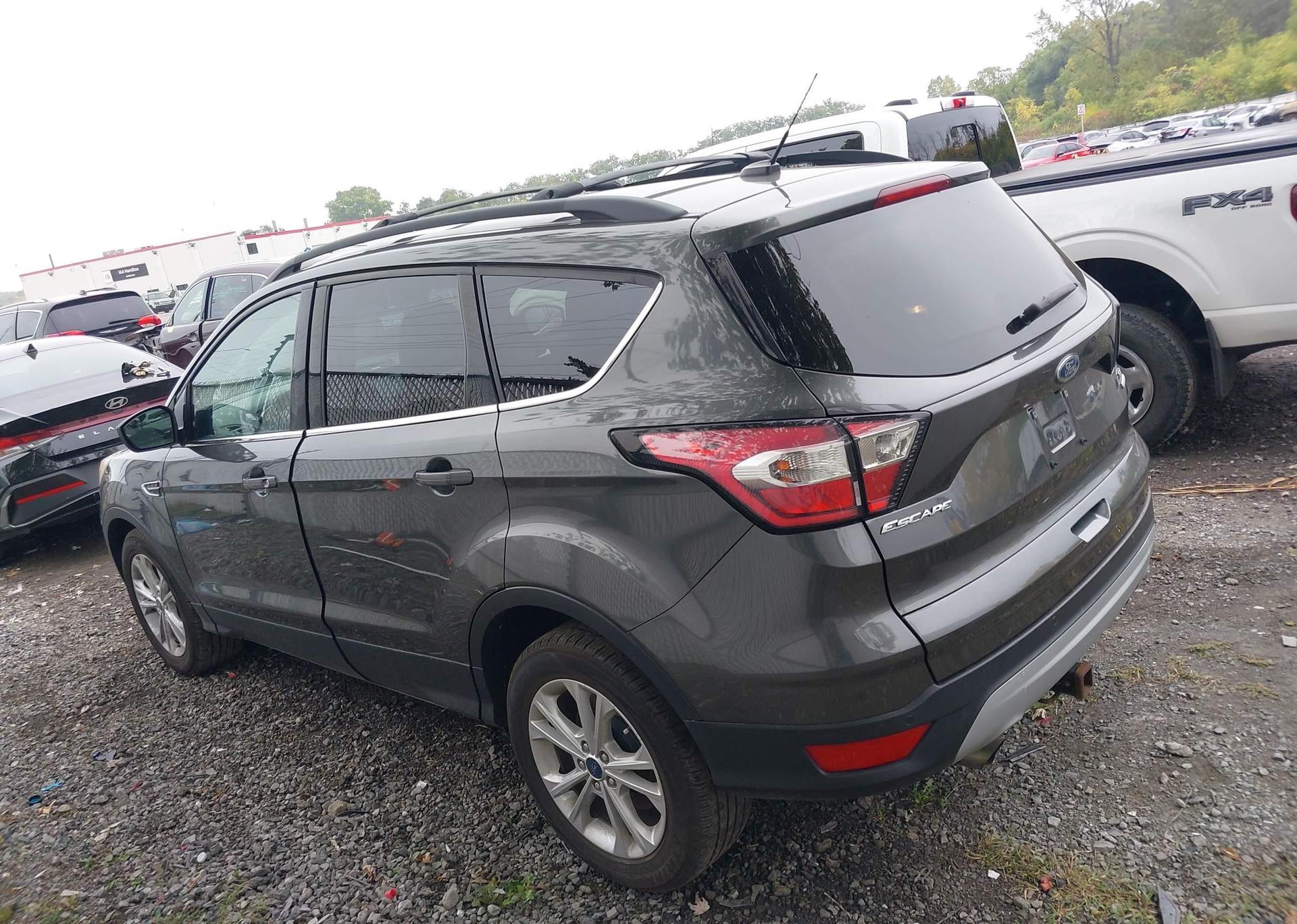 2017 FORD ESCAPE SE