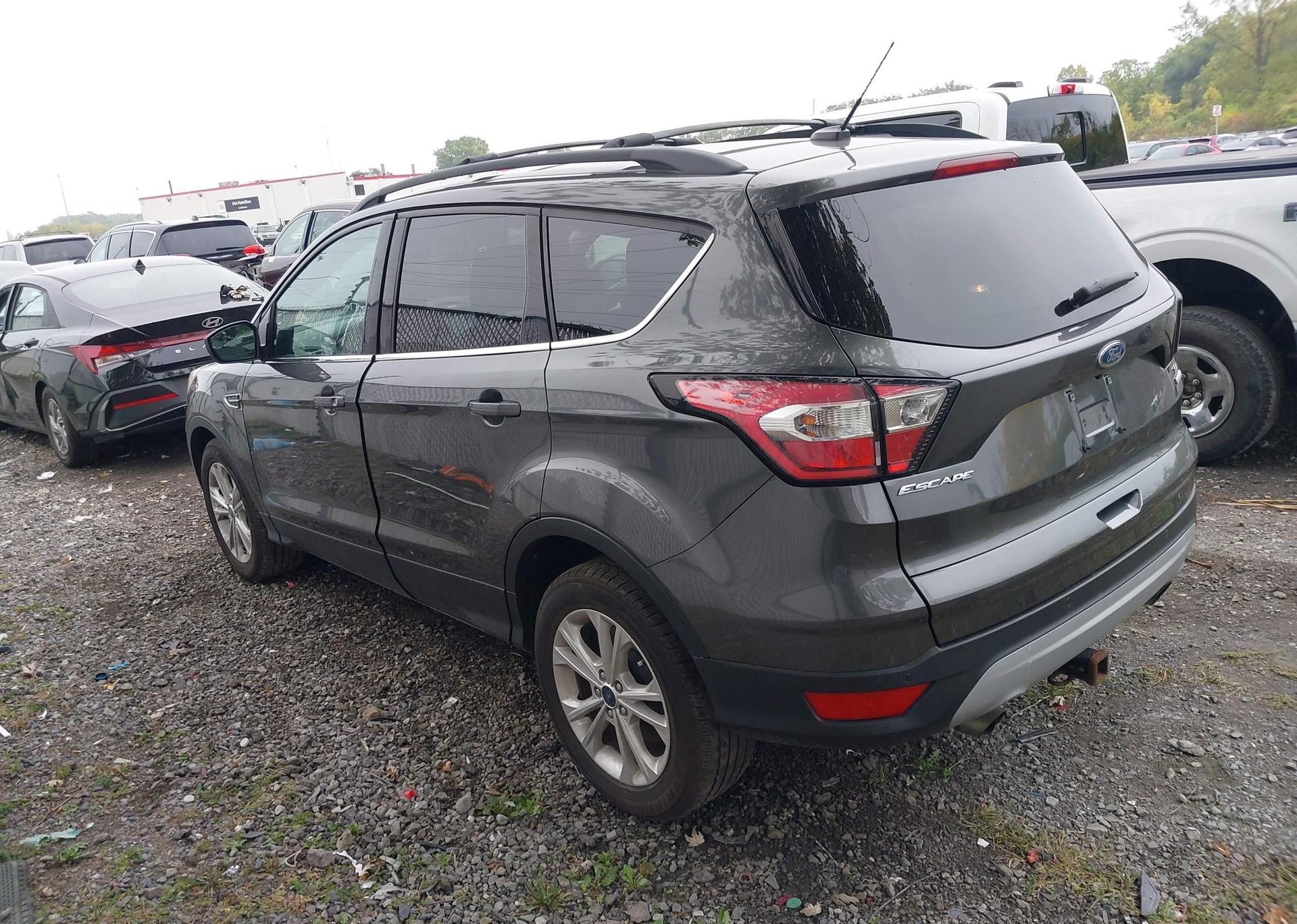 2017 FORD ESCAPE SE