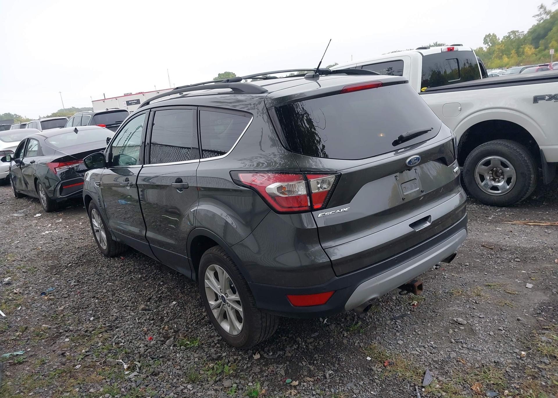 2017 FORD ESCAPE SE