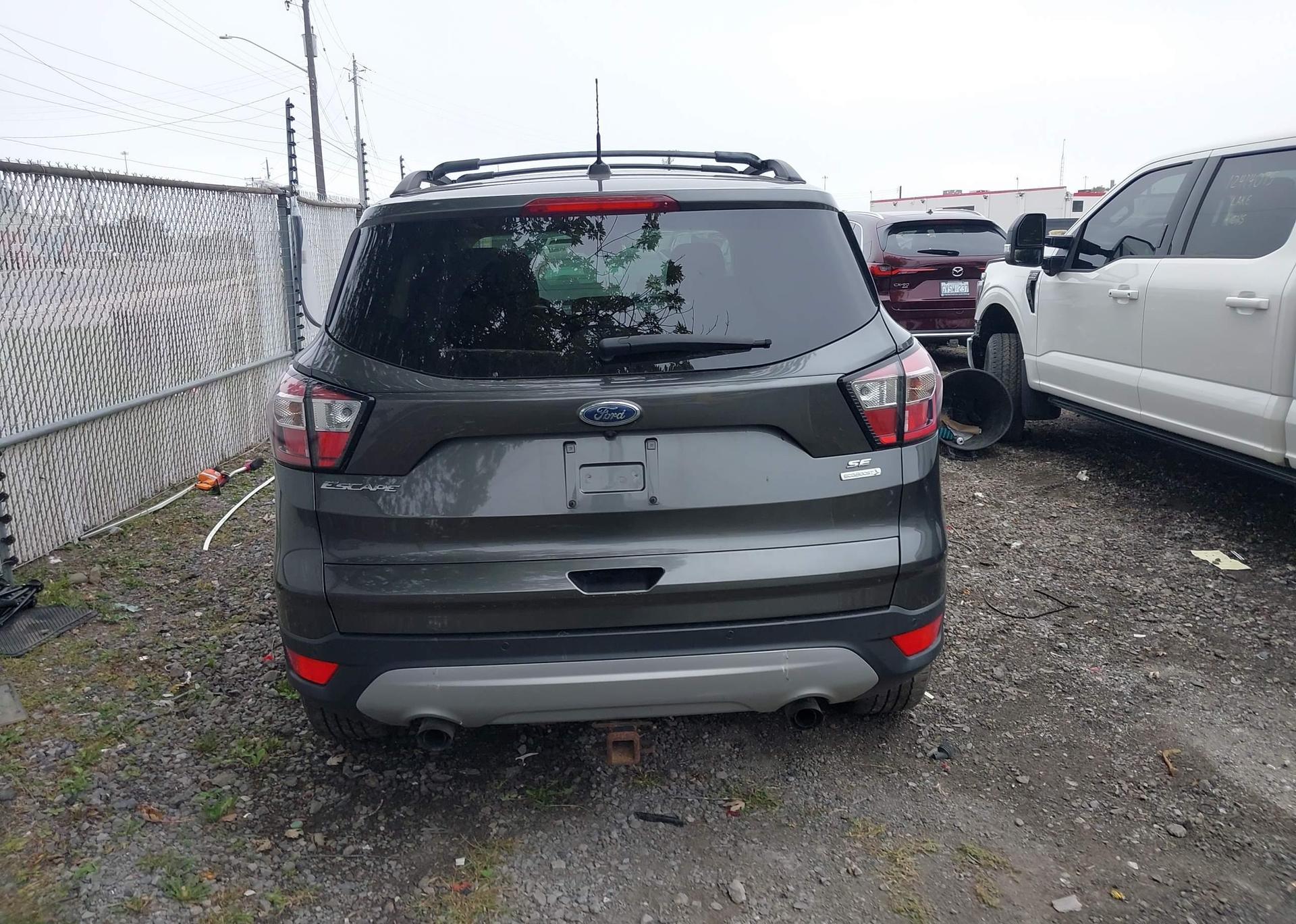 2017 FORD ESCAPE SE