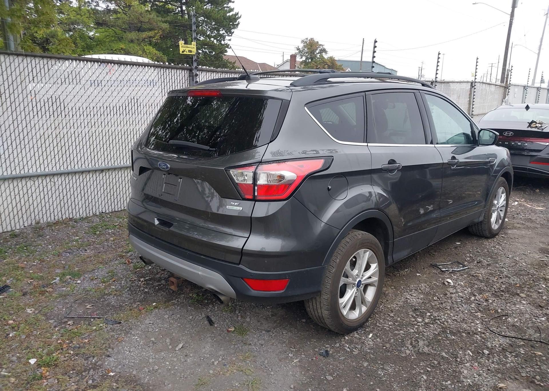 2017 FORD ESCAPE SE