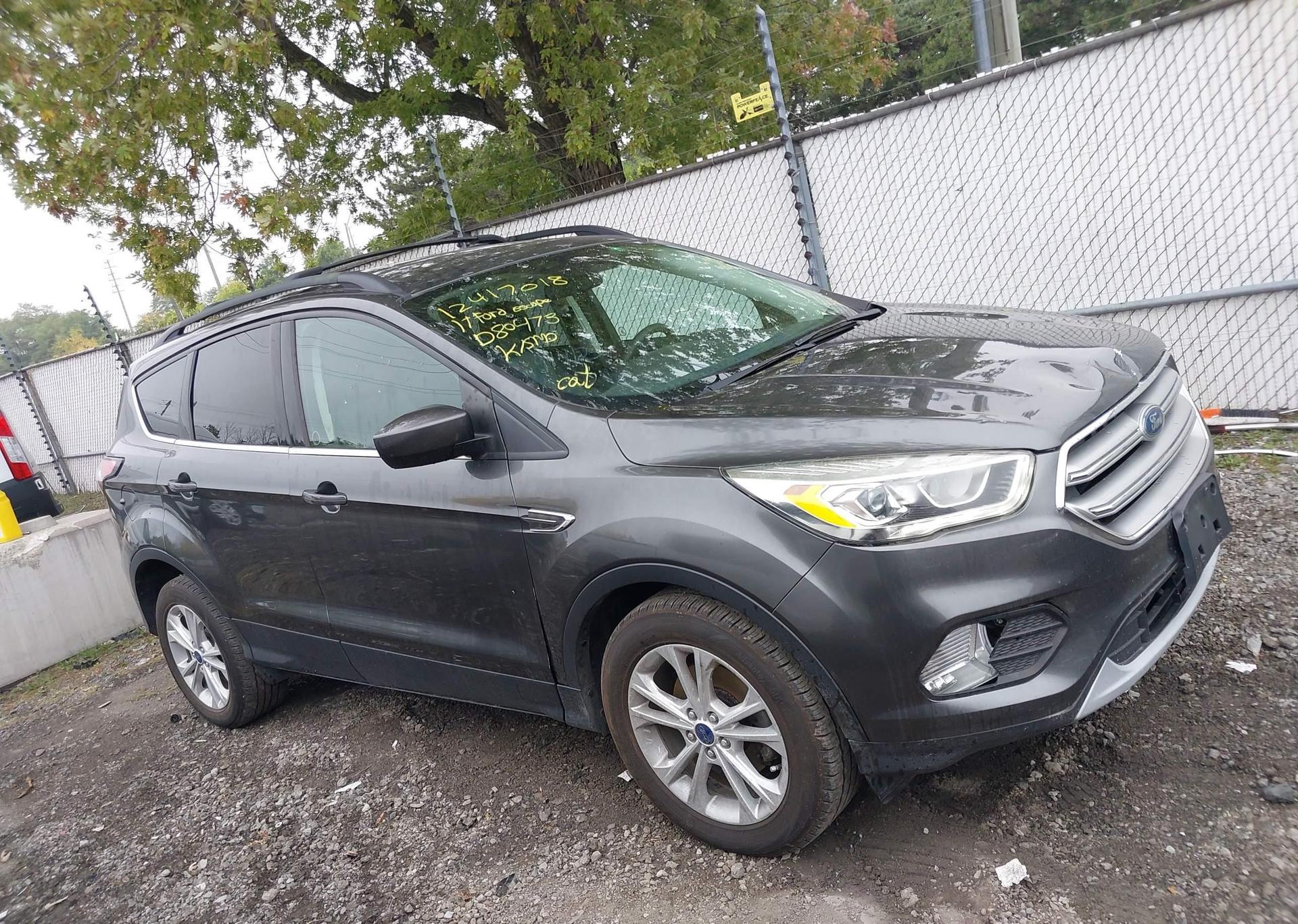 2017 FORD ESCAPE SE