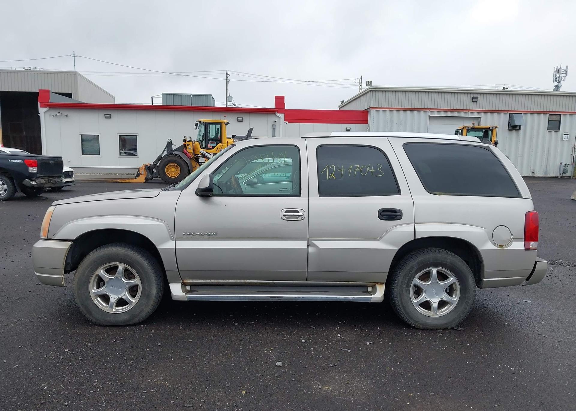 2005 CADILLAC ESCALADE STANDARD