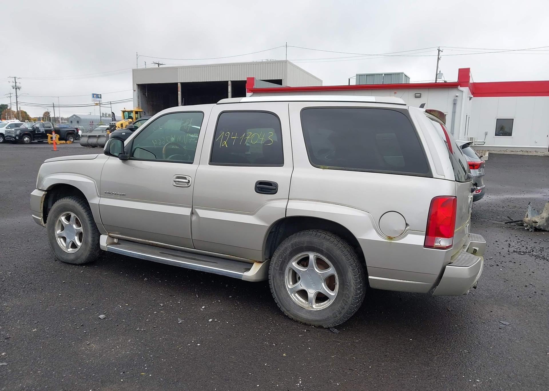 2005 CADILLAC ESCALADE STANDARD