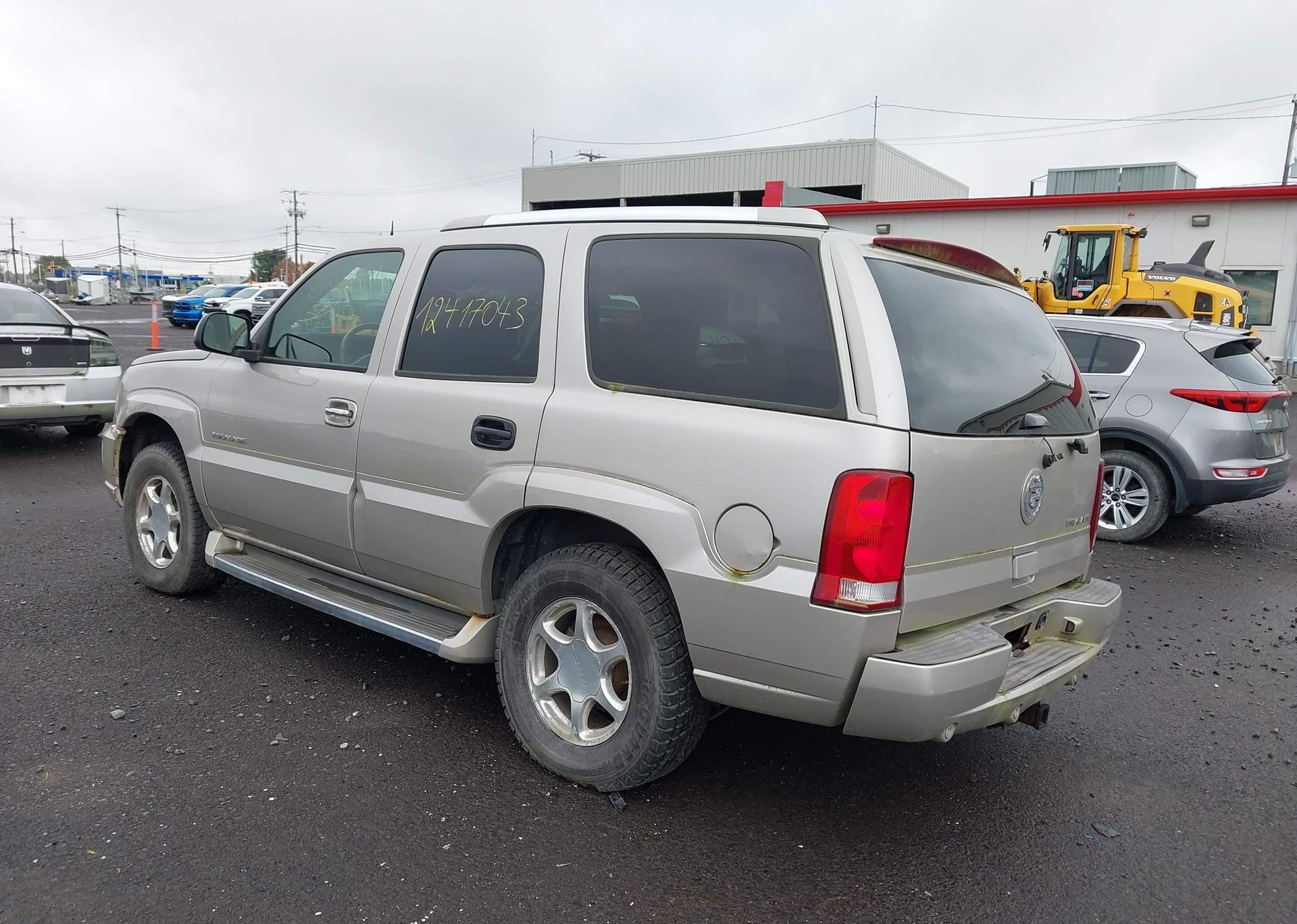 2005 CADILLAC ESCALADE STANDARD