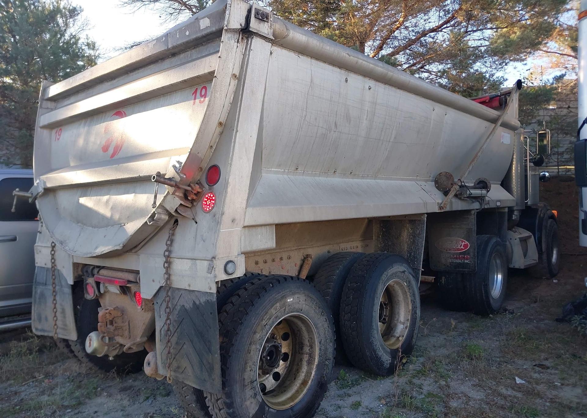 2005 PETERBILT 378