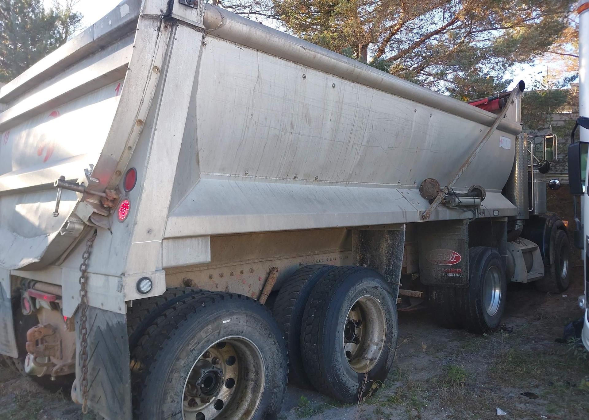 2005 PETERBILT 378