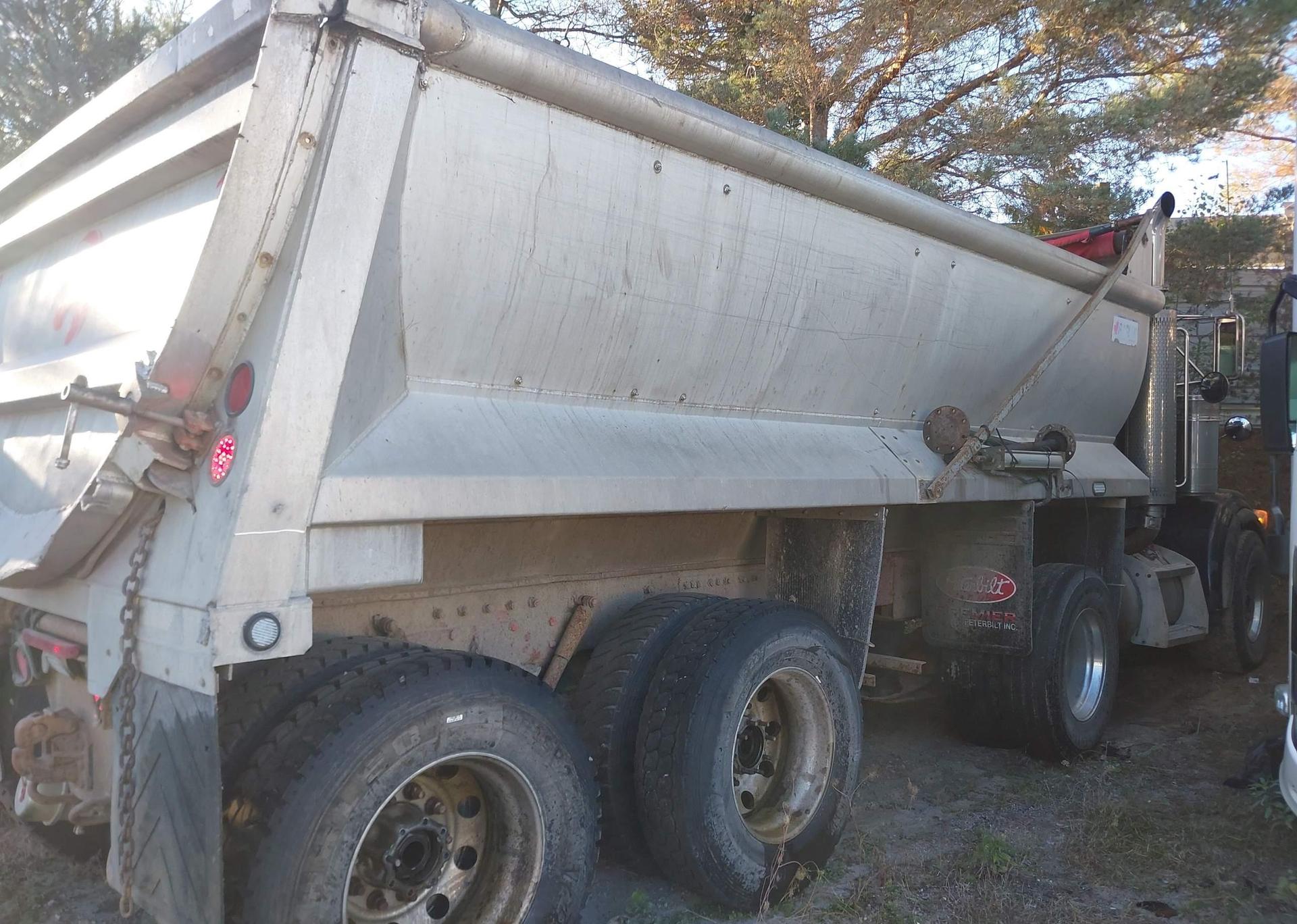 2005 PETERBILT 378