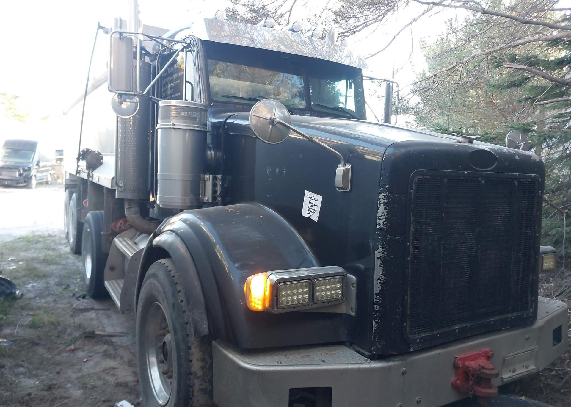 2005 PETERBILT 378