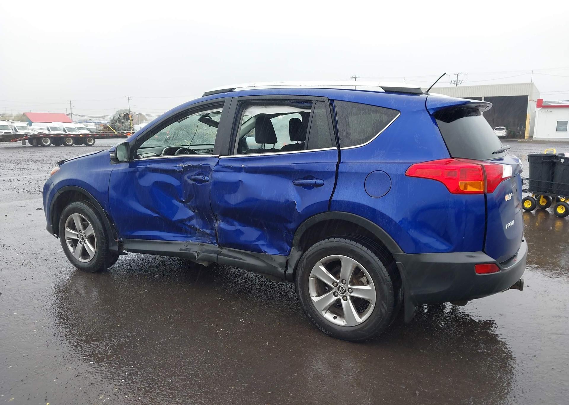 2015 TOYOTA RAV4 XLE