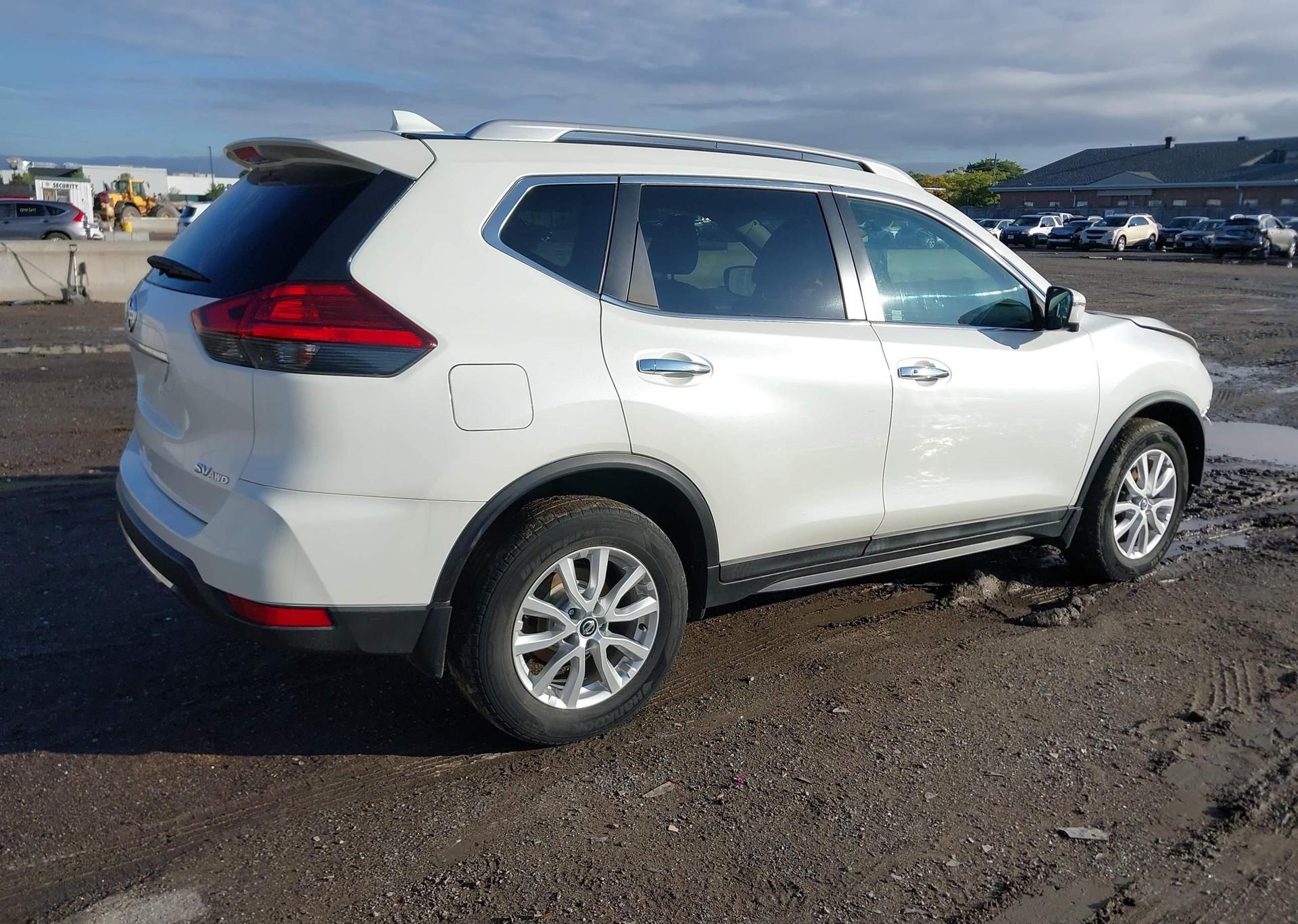 2017 NISSAN ROGUE SV