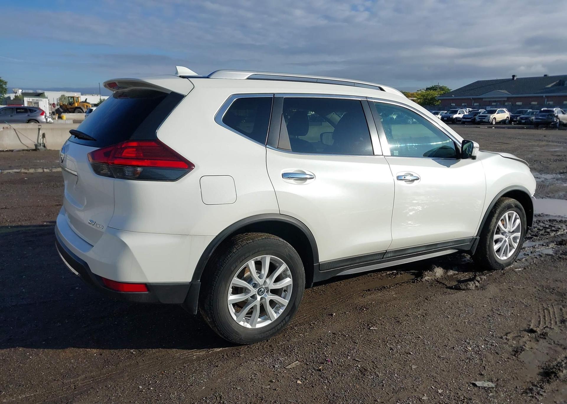 2017 NISSAN ROGUE SV