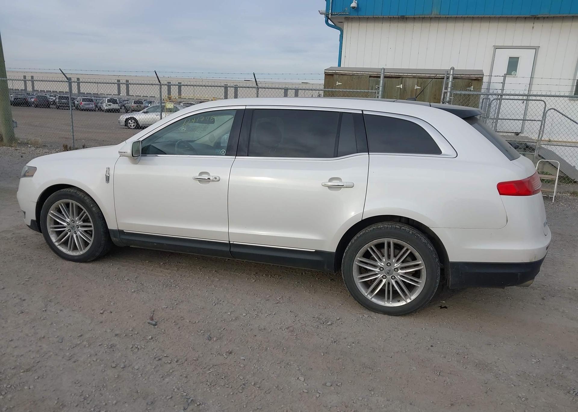 2014 LINCOLN MKT