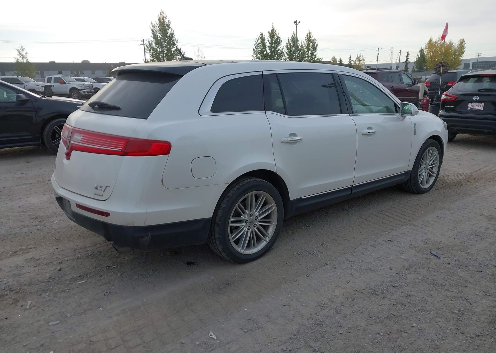 2014 LINCOLN MKT