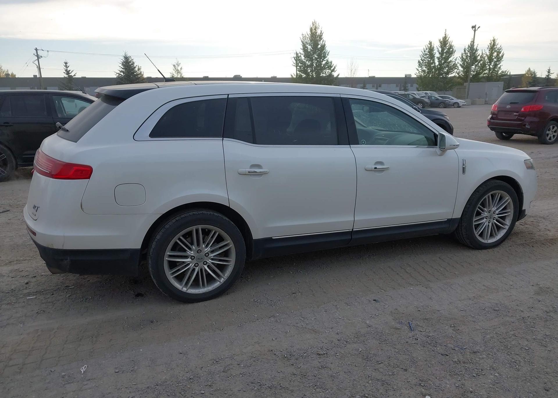 2014 LINCOLN MKT