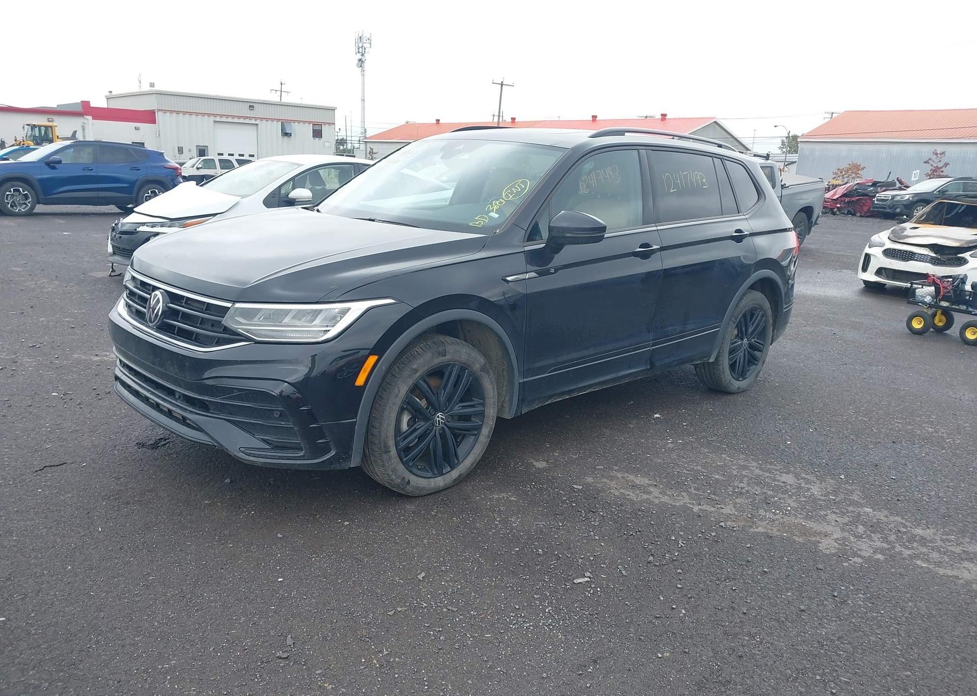 2022 VOLKSWAGEN TIGUAN SE R-LINE BLACK