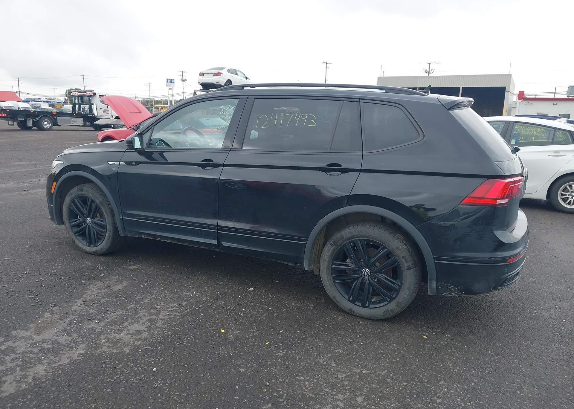 2022 VOLKSWAGEN TIGUAN SE R-LINE BLACK