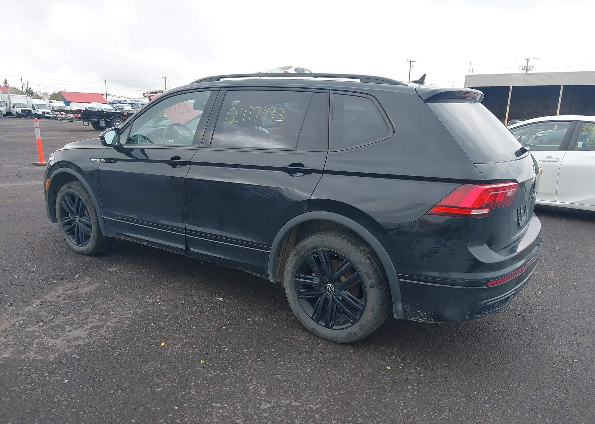 2022 VOLKSWAGEN TIGUAN SE R-LINE BLACK
