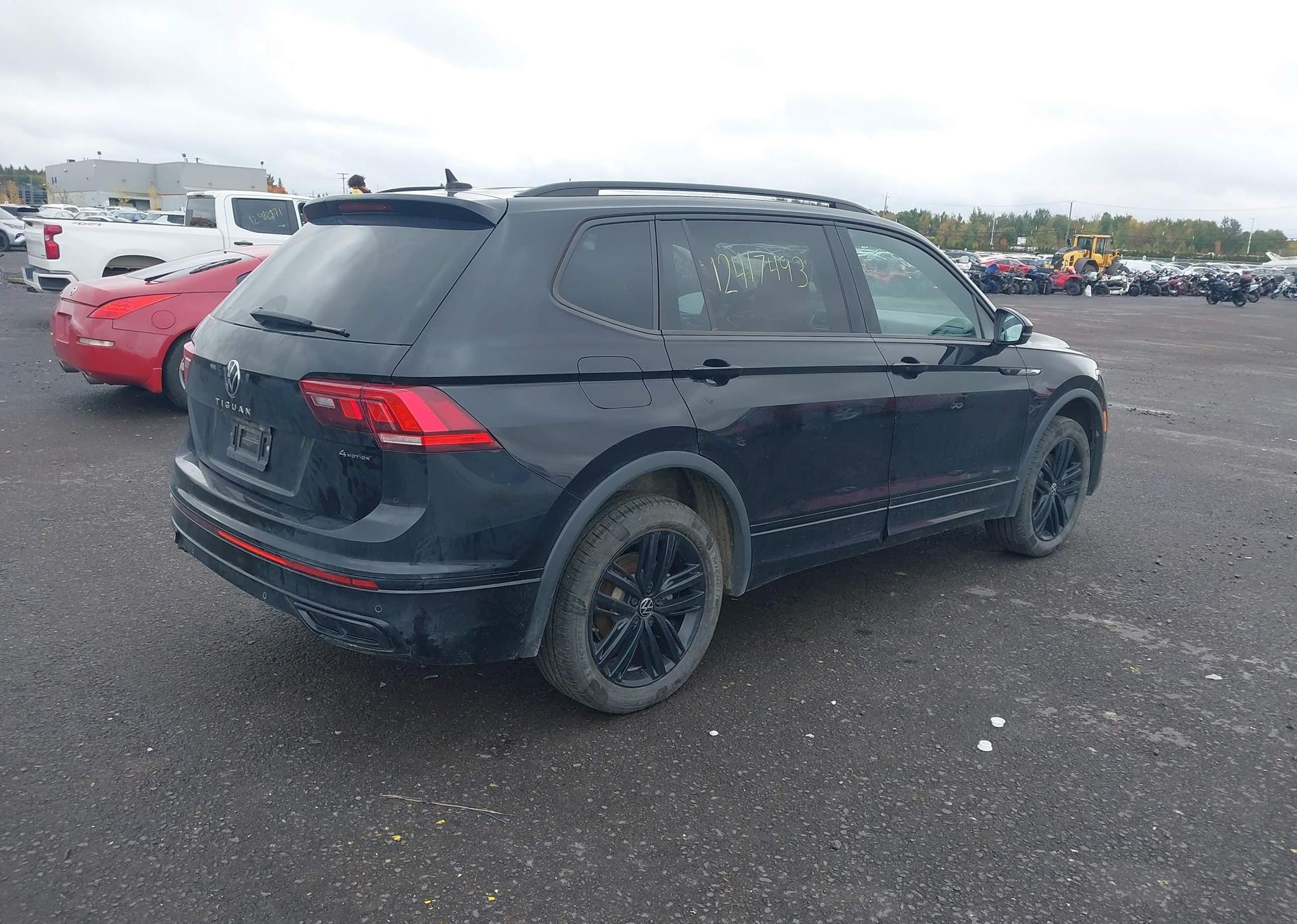 2022 VOLKSWAGEN TIGUAN SE R-LINE BLACK