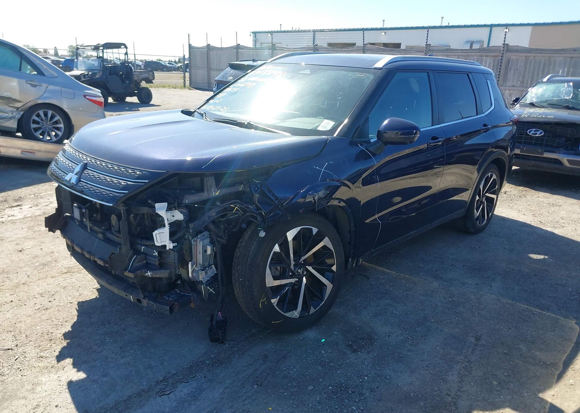 2022 MITSUBISHI OUTLANDER LE