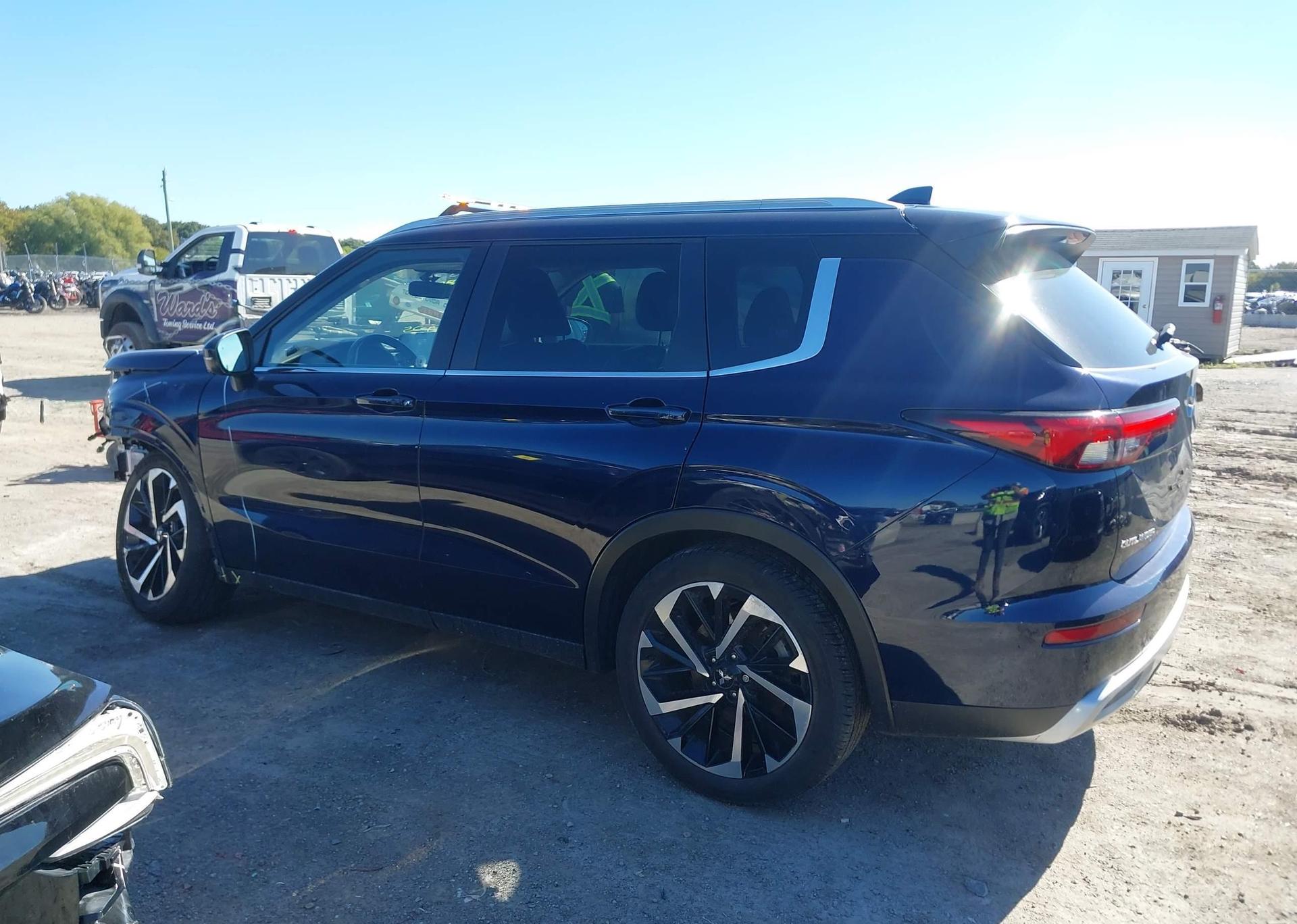 2022 MITSUBISHI OUTLANDER LE