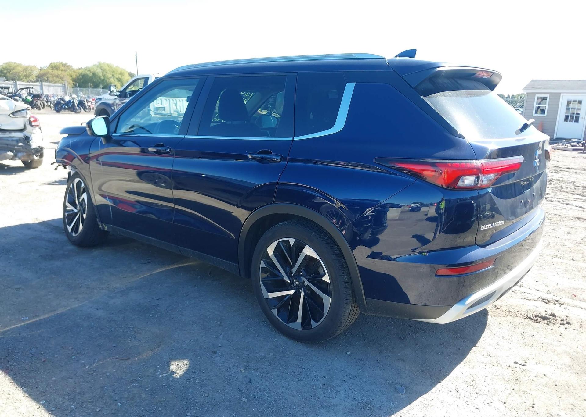 2022 MITSUBISHI OUTLANDER LE