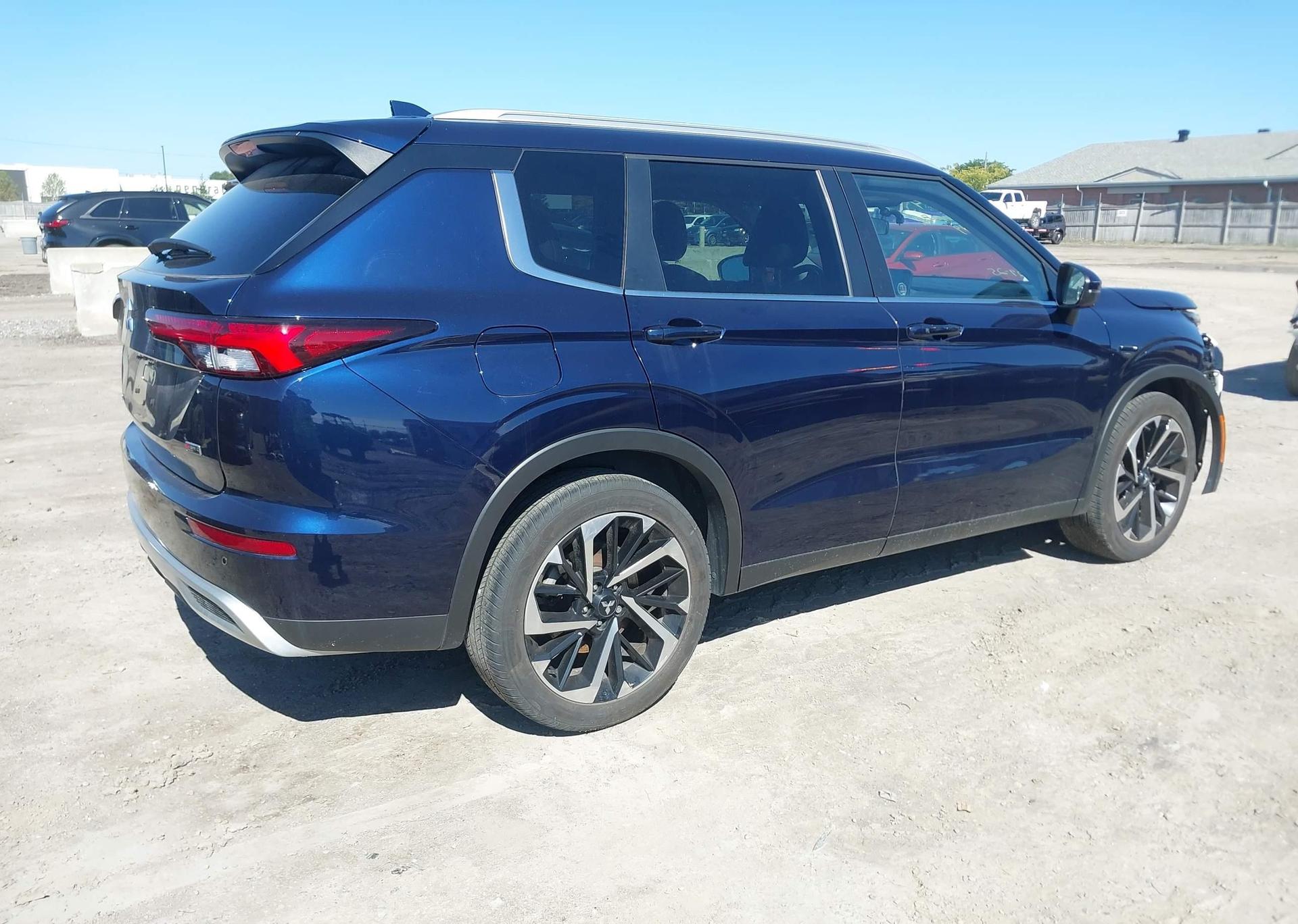 2022 MITSUBISHI OUTLANDER LE