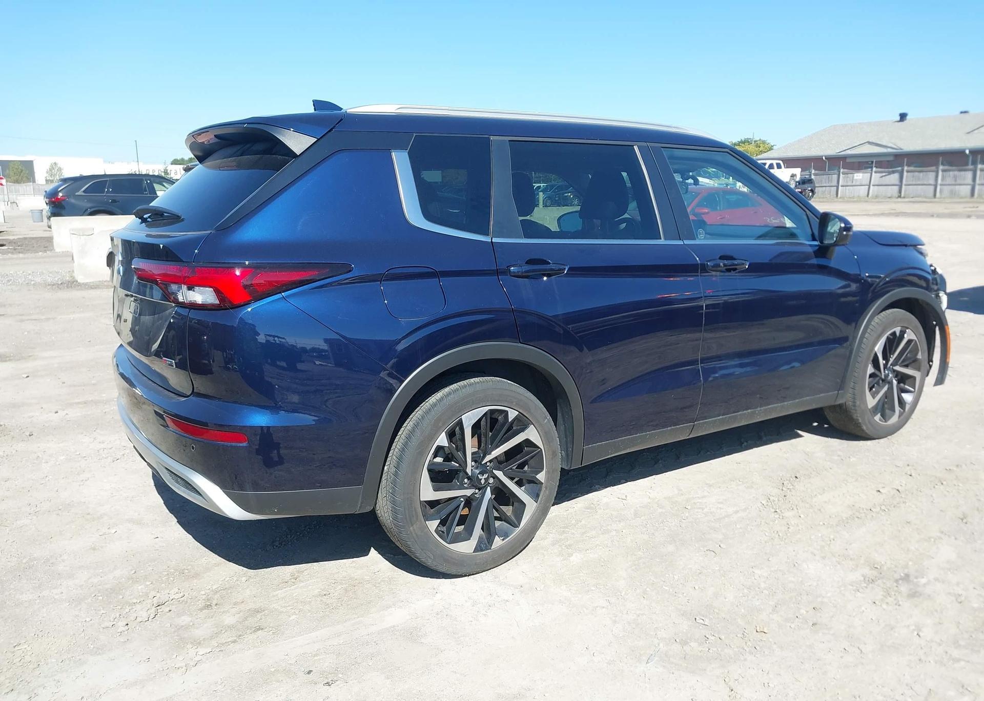 2022 MITSUBISHI OUTLANDER LE