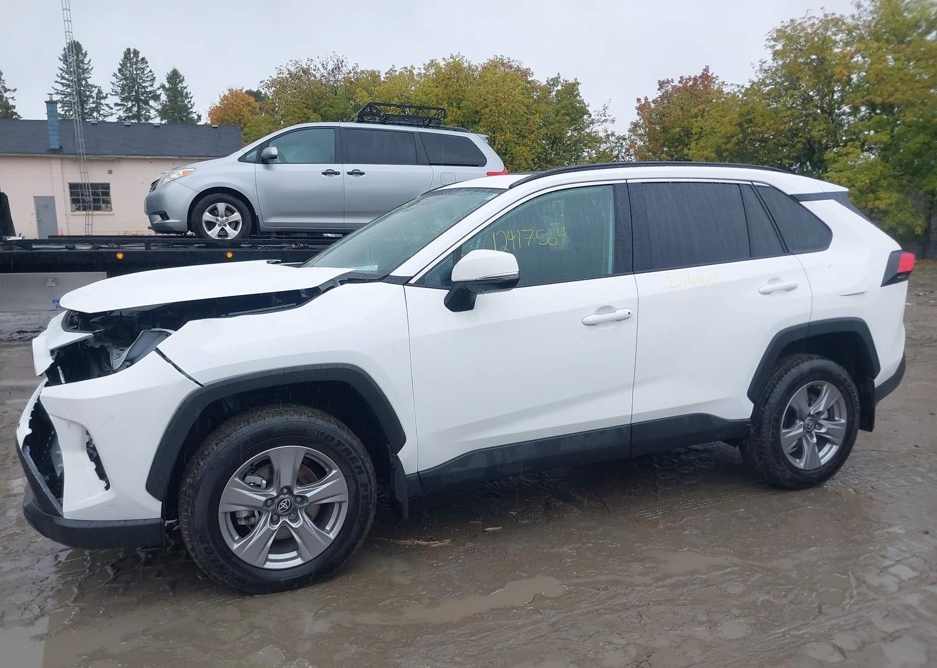 2025 TOYOTA RAV4 XLE