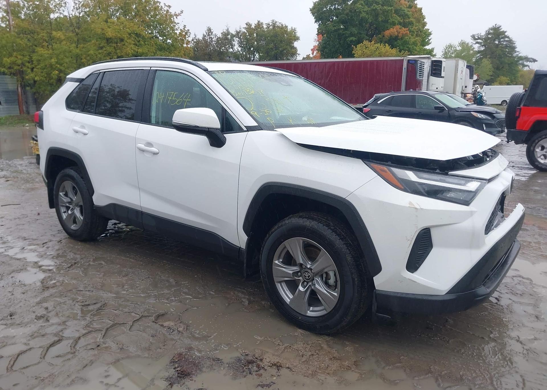 2025 TOYOTA RAV4 XLE