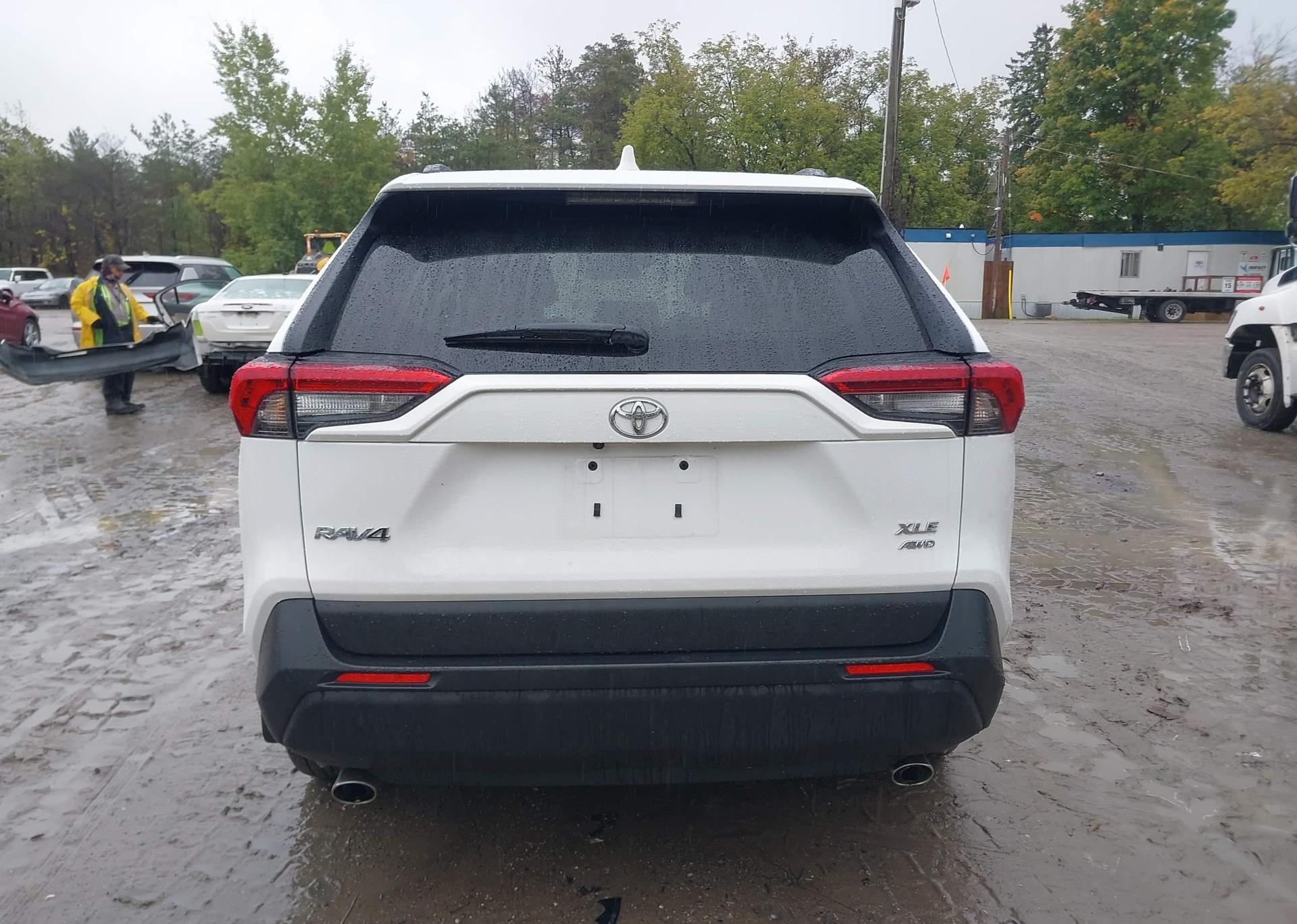 2025 TOYOTA RAV4 XLE