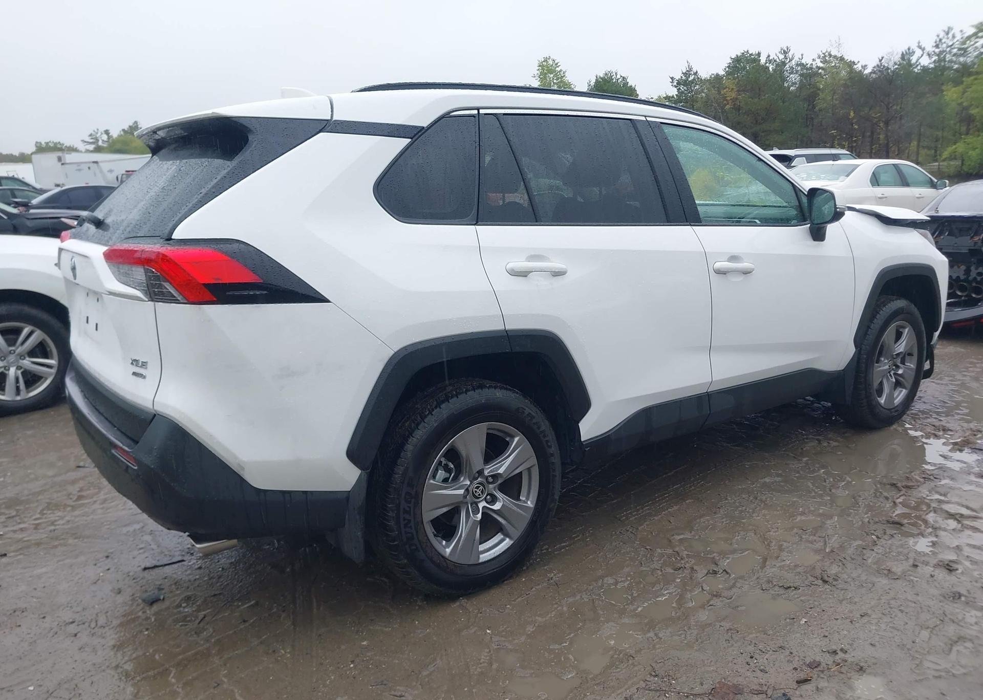 2025 TOYOTA RAV4 XLE
