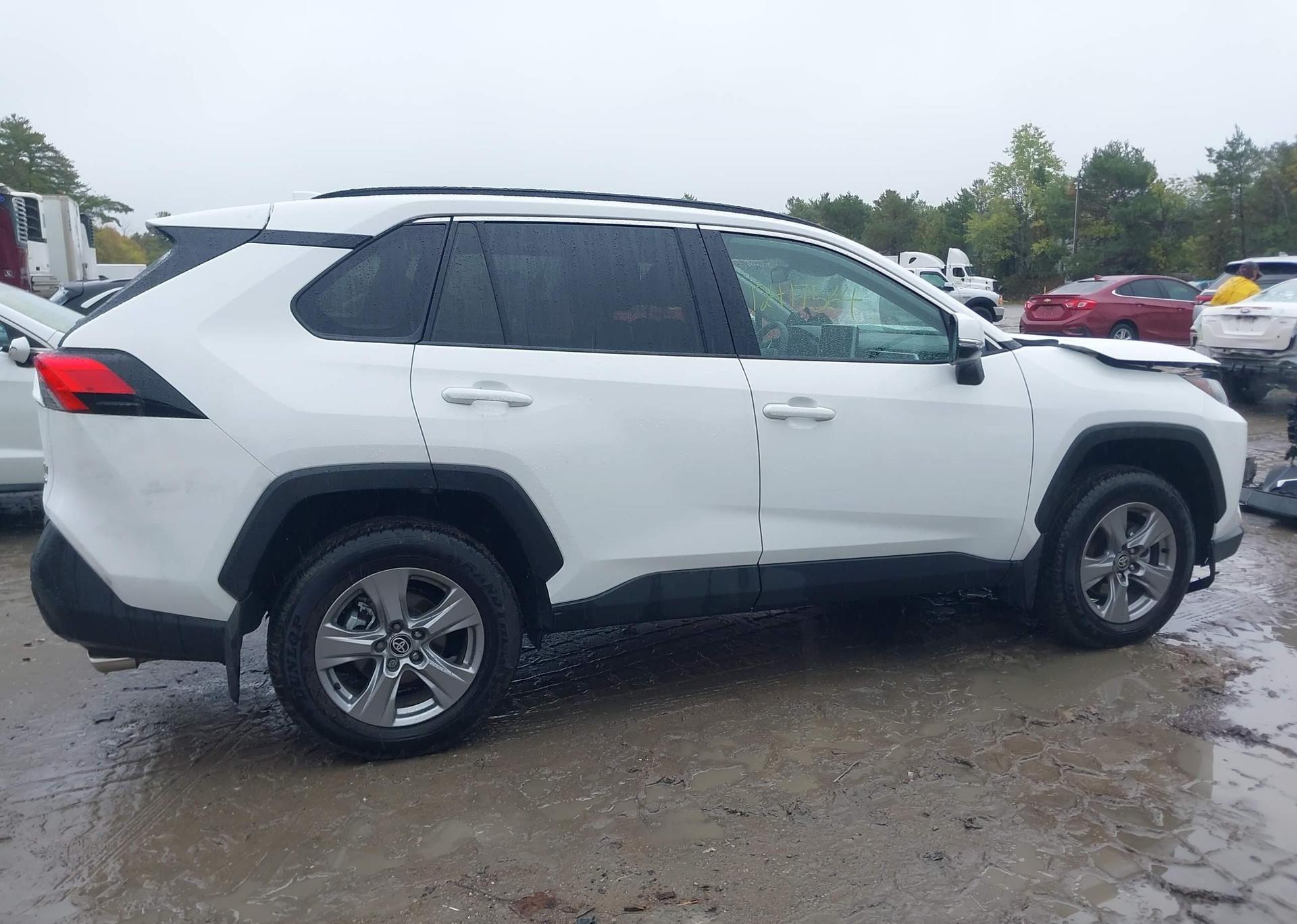2025 TOYOTA RAV4 XLE