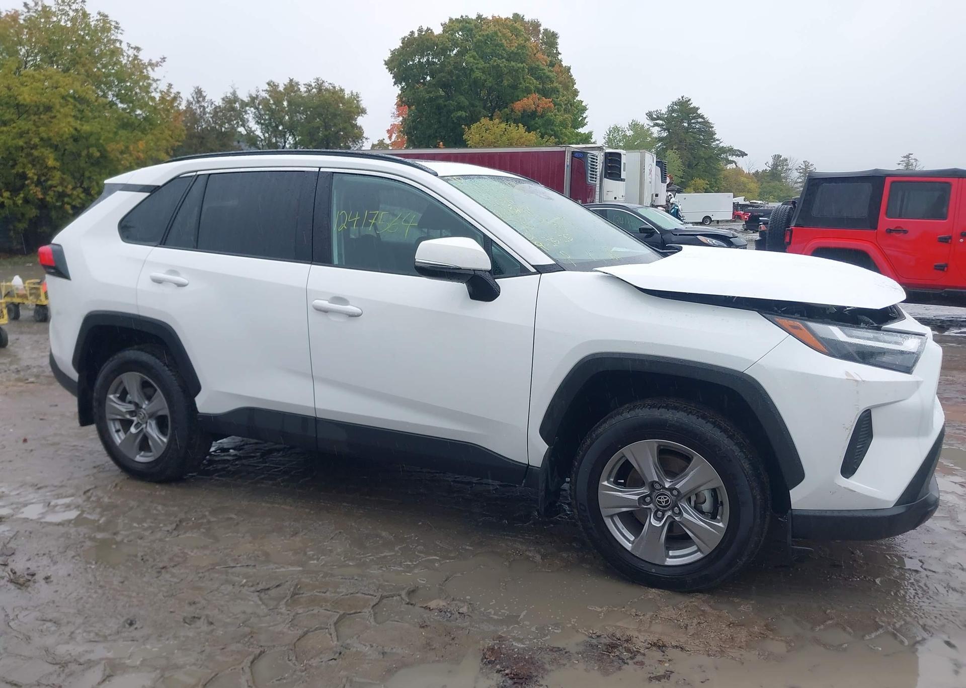 2025 TOYOTA RAV4 XLE