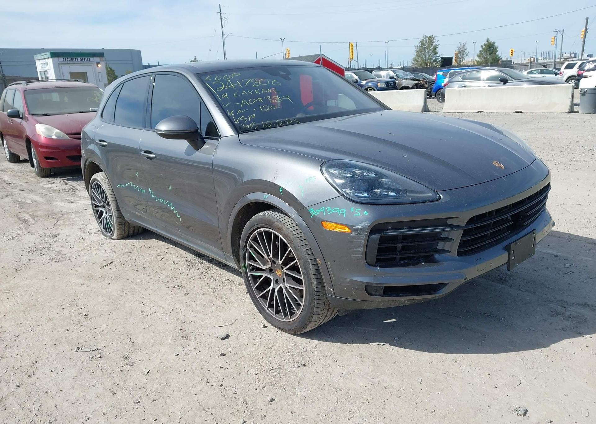 2019 PORSCHE CAYENNE