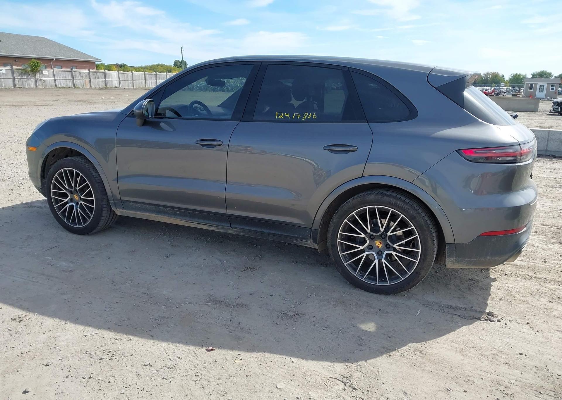 2019 PORSCHE CAYENNE
