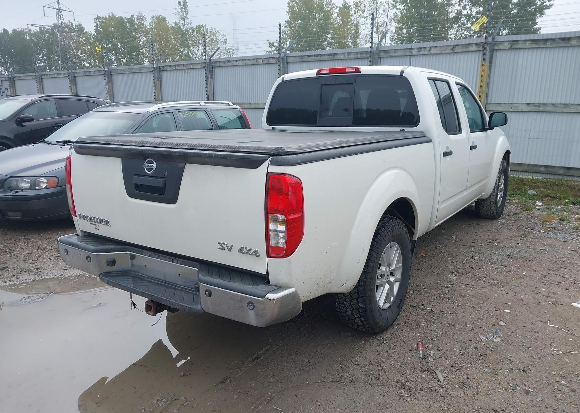 2017 NISSAN FRONTIER SL