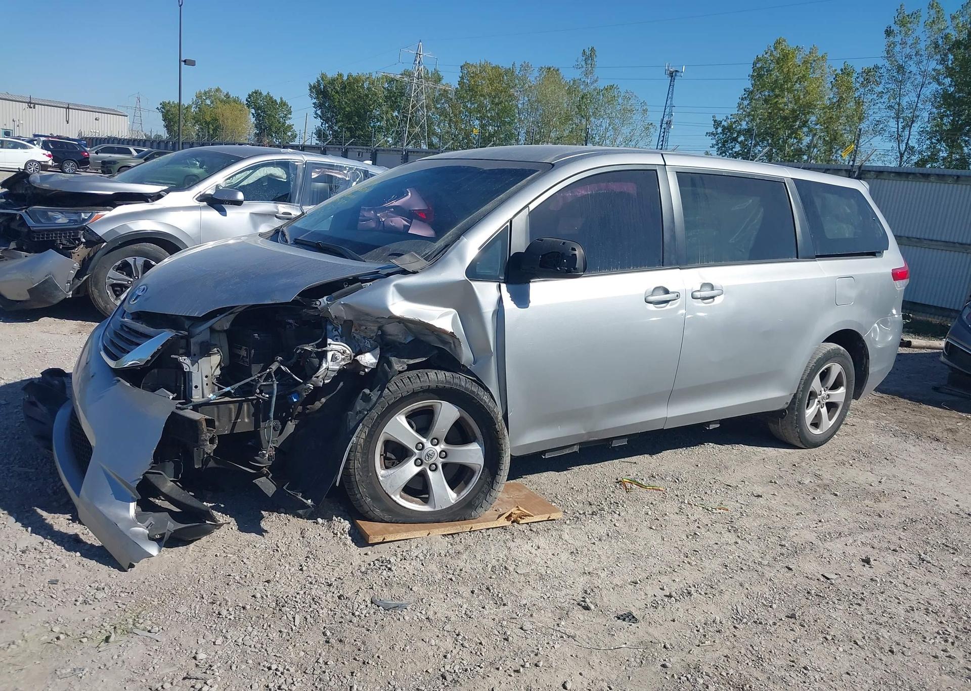 2012 TOYOTA SIENNA