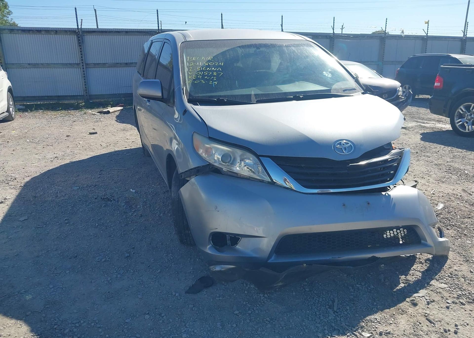 2012 TOYOTA SIENNA