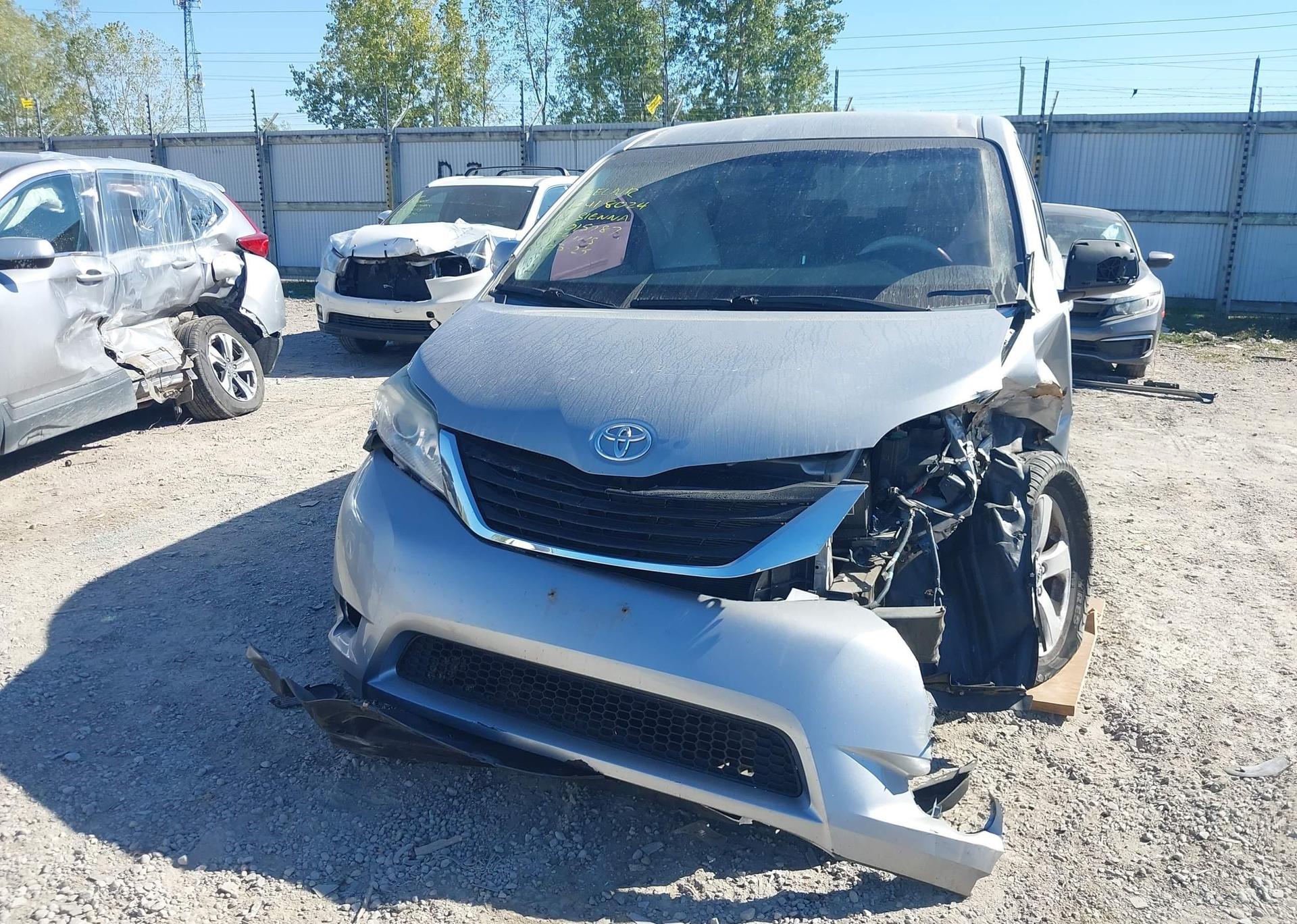 2012 TOYOTA SIENNA