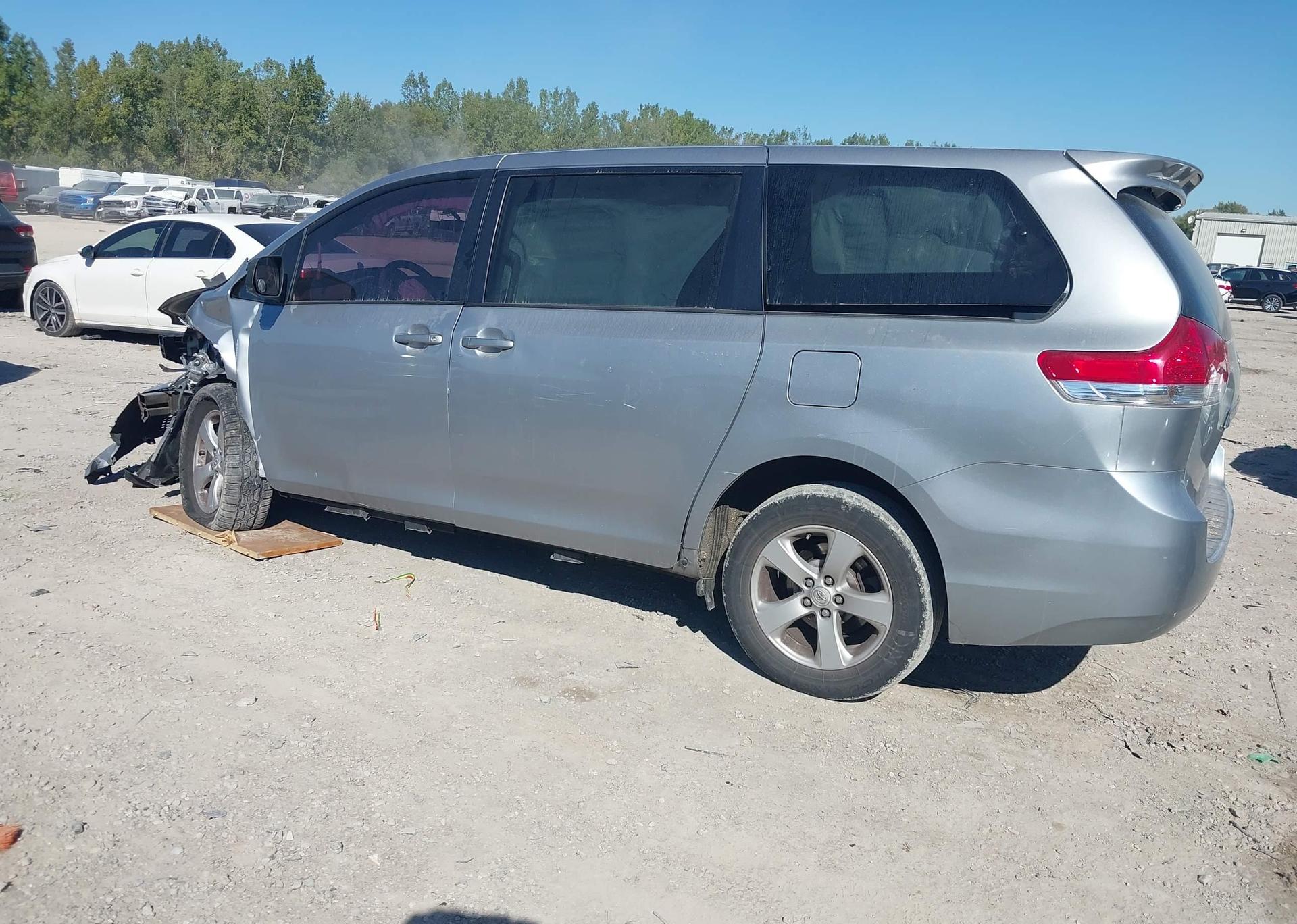 2012 TOYOTA SIENNA