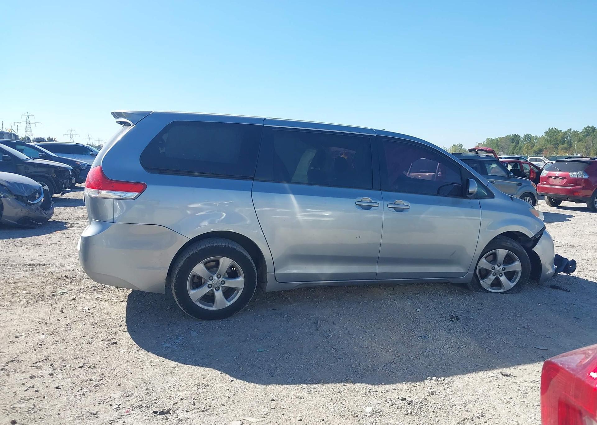 2012 TOYOTA SIENNA