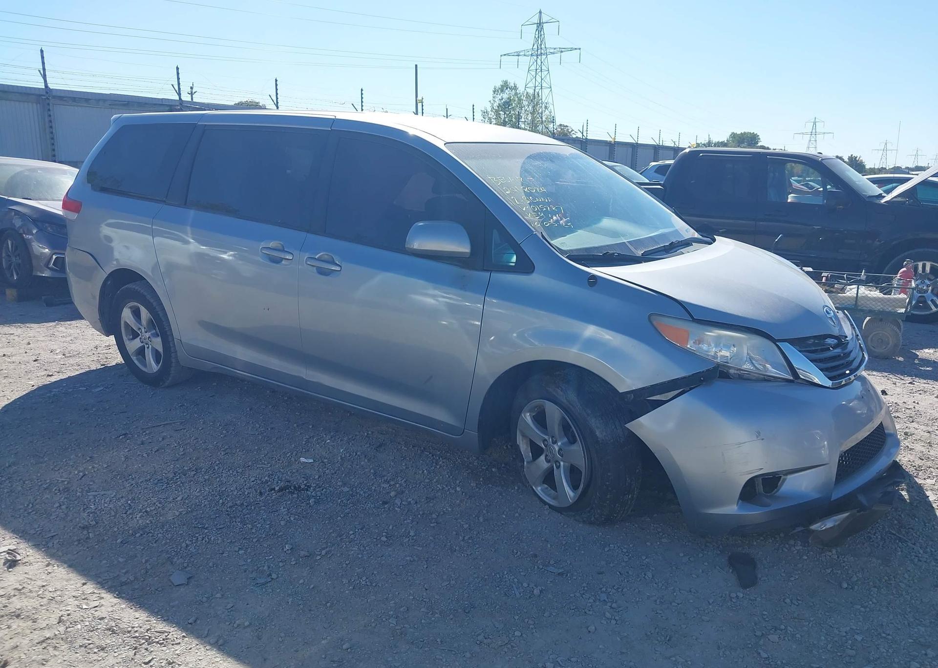 2012 TOYOTA SIENNA