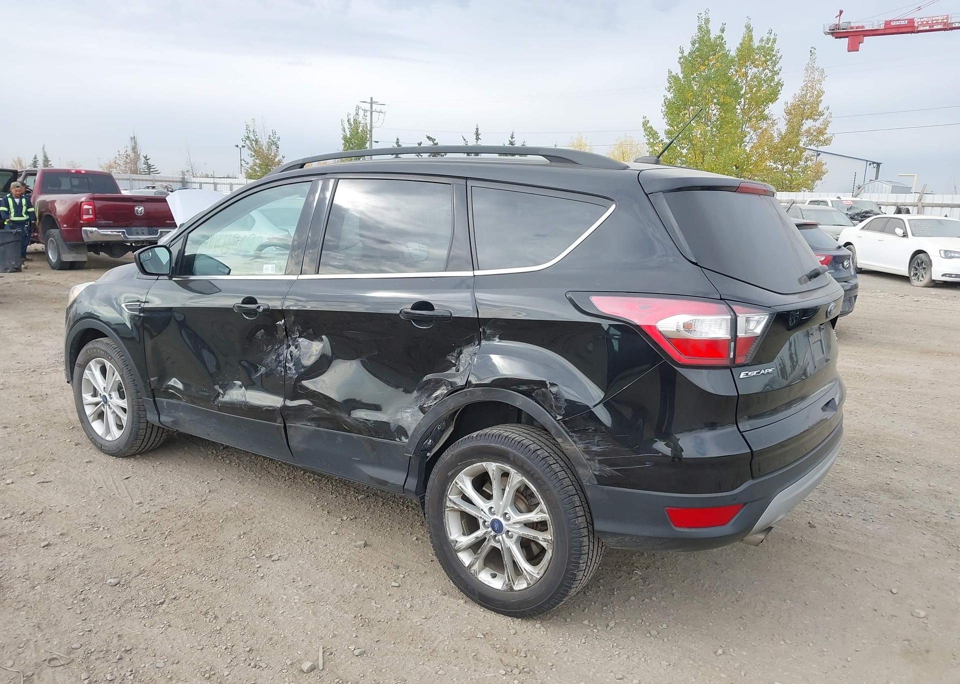2017 FORD ESCAPE SE