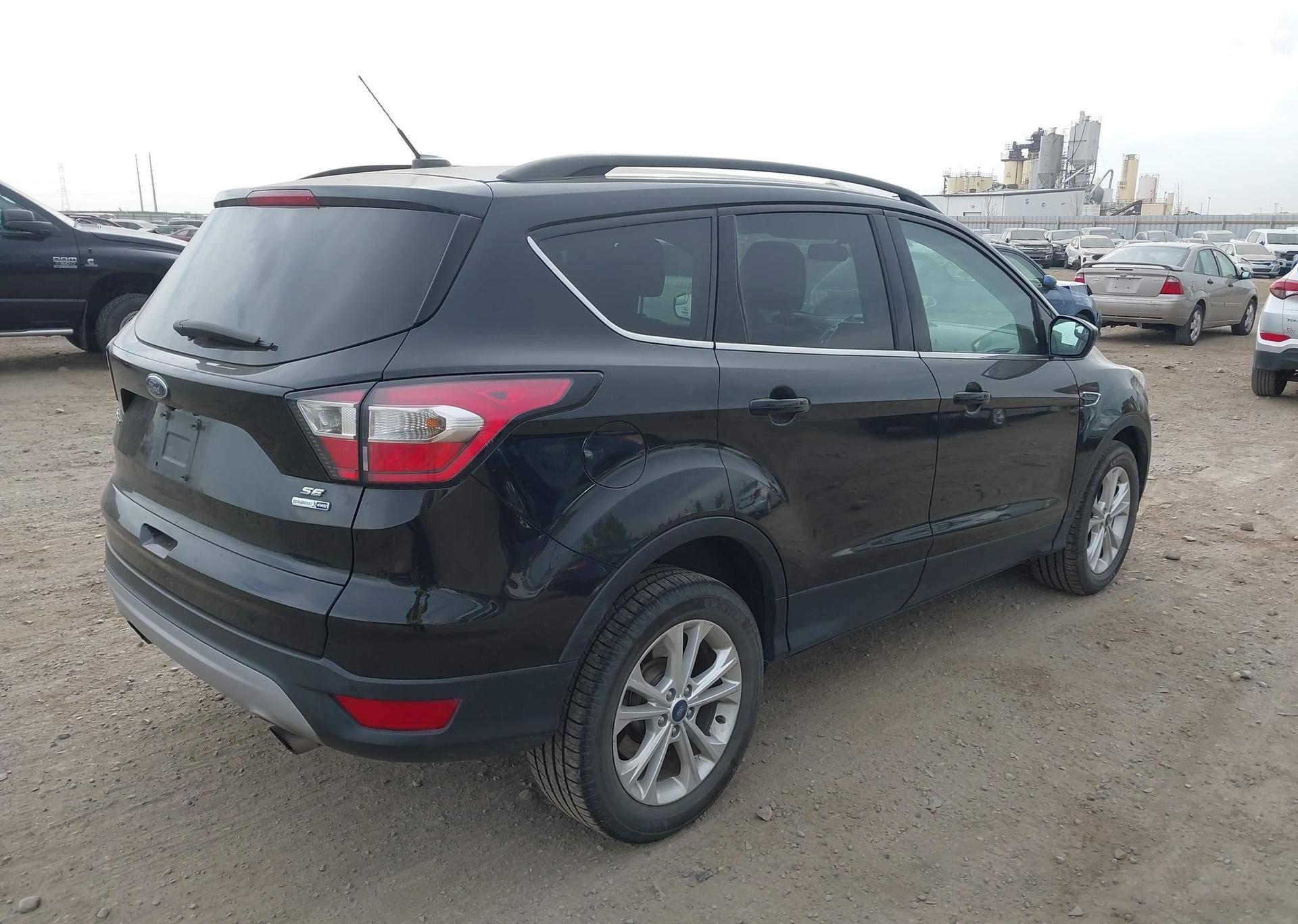 2017 FORD ESCAPE SE
