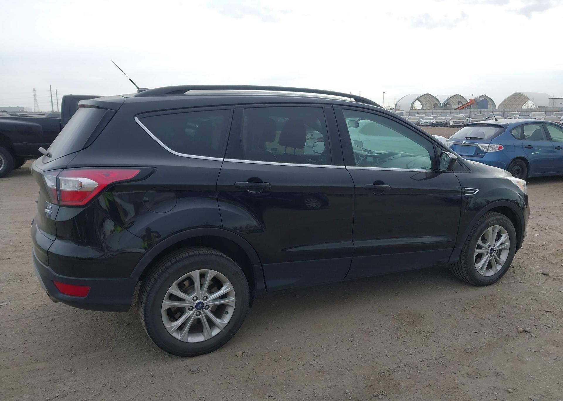 2017 FORD ESCAPE SE